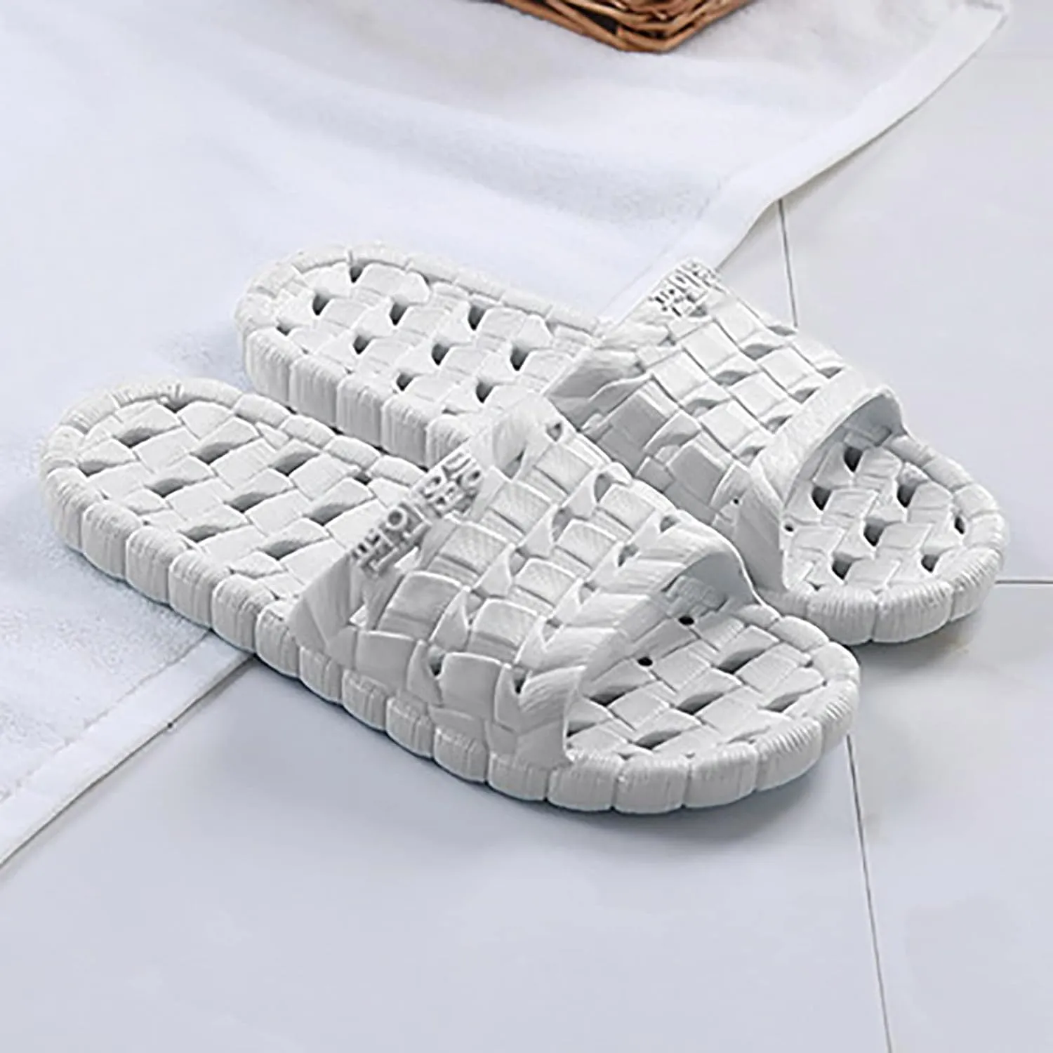 Slides for Men Shower Shoes Women Cloud Slippers for Men Womens Slides House Indoor Bathroom Slippers